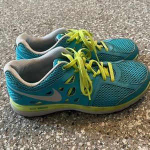 Nike Women’s Dual Fusion Lite Shoes